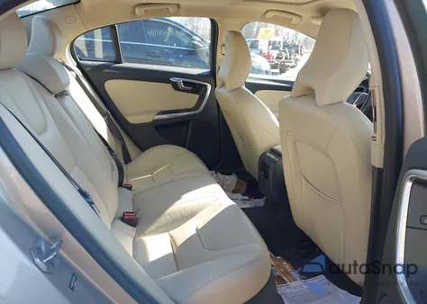 2016 Volvo S60 T5 Drive-E Premier z USA, uszkodzony, nr VIN YV126MFK2G2400562